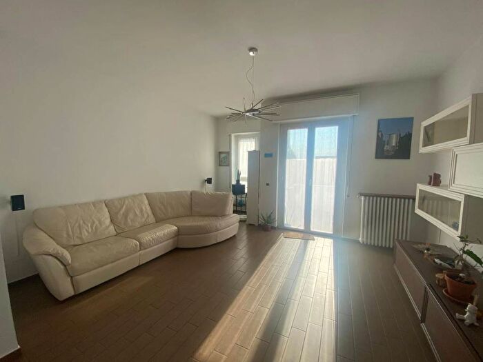 Appartamento trilocale in affitto in Via Sem Benelli, Gallaratese, Milano