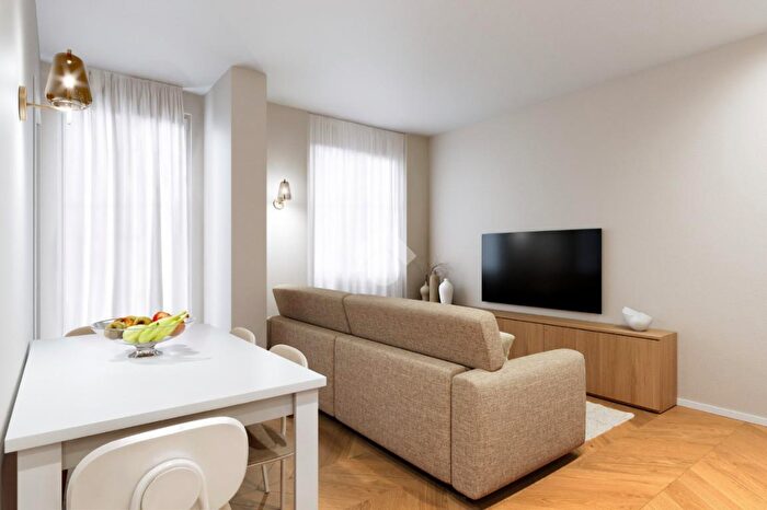 Appartamento bilocale in vendita in Via Cenisio, Milano