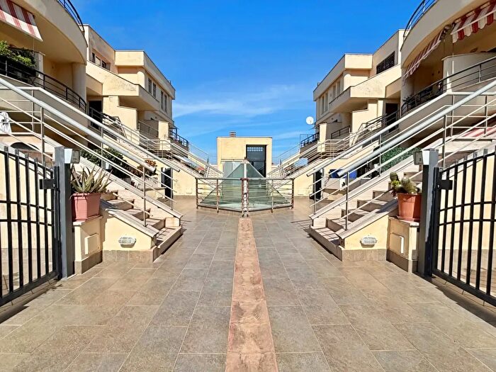 Appartamento trilocale in vendita in Via Angelo Bovo, Fiumicino