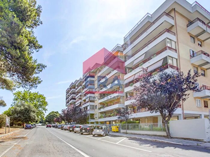 Appartamento trilocale in vendita in Via Ugo La Malfa, Pomezia