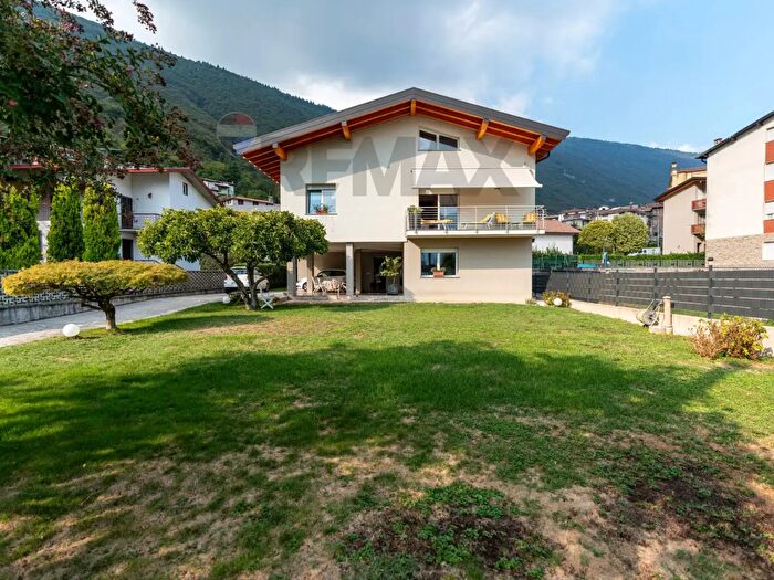Casa con 6 locali in vendita in Via Giosué Carducci, Ranzanico