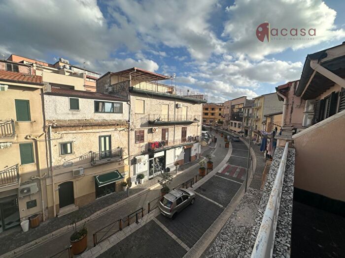 Appartamento con 5 locali in vendita in Via Cesare Civello, Campofelice Di Roccella