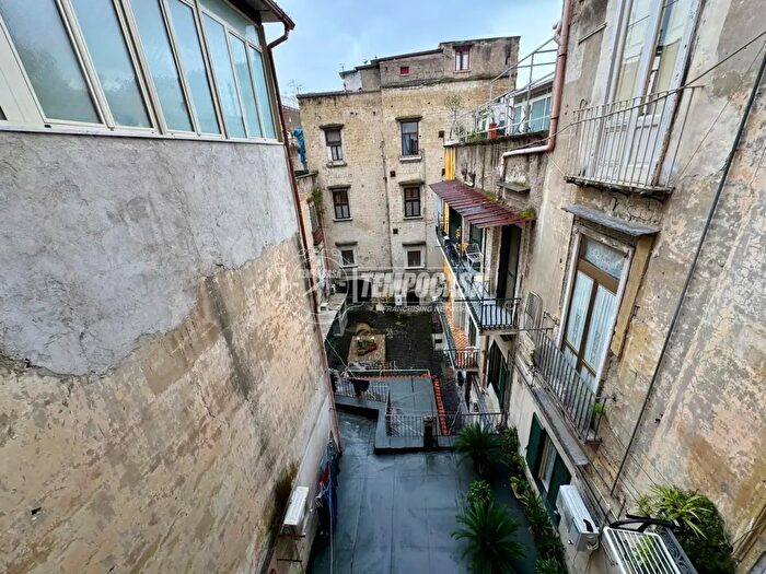 Appartamento quadrilocale in vendita in Vico Mattonelle, Napoli