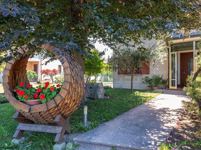 Casa con 8 locali in vendita in Via a Vivaldi, Dueville