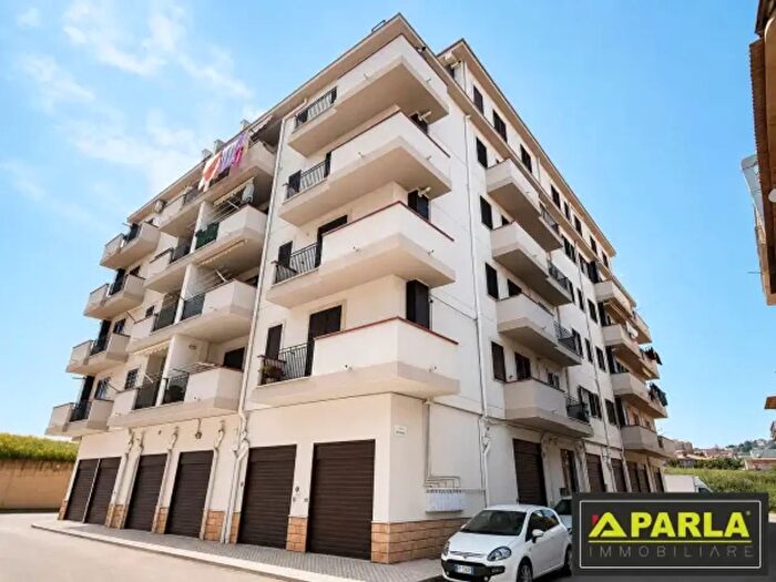 Appartamento con 6 locali in vendita in Via Monsignor Angelo Ficarra, Canicatti'