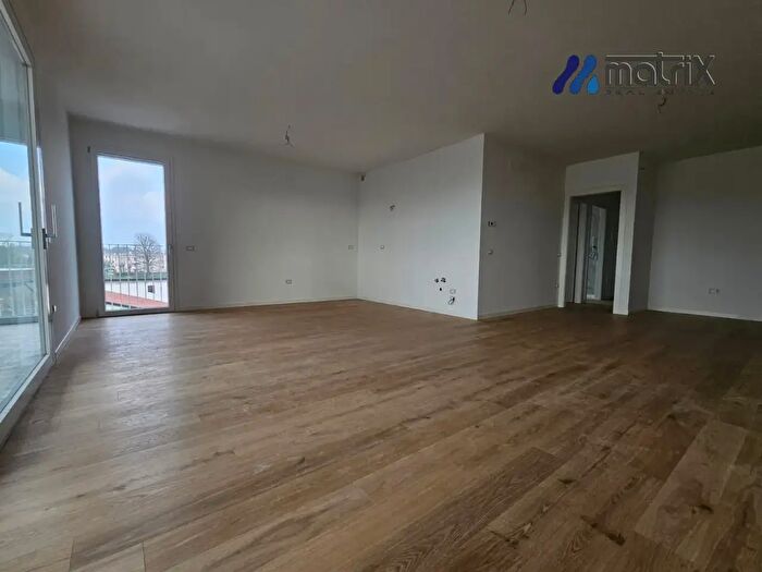 Appartamento con 9 locali in vendita in Via Argine Sinistro, Dolo