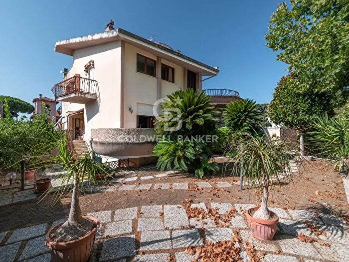 Casa con 9 locali in vendita in Via Pirgus, Santa Marinella