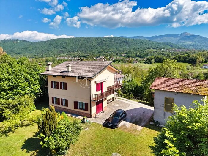Appartamento con 10 locali in vendita in Via Pittanzella, Belluno