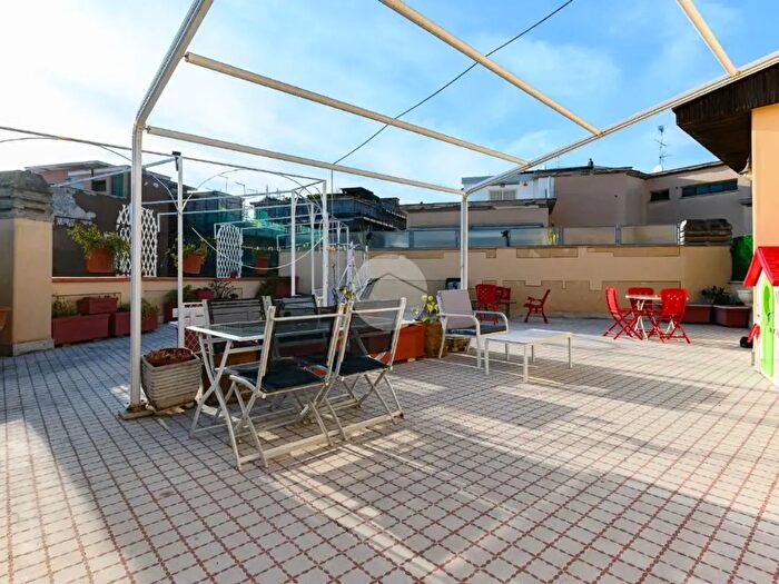 Appartamento quadrilocale in vendita in Via Ugo De Carolis, Roma