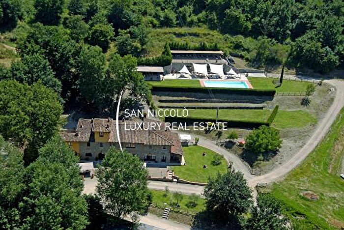 Casa con 6 locali in vendita in Reggello