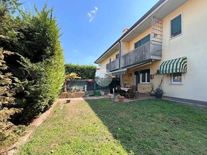 Appartamento trilocale in vendita in Via Gabriele dAnnunzio, Zevio