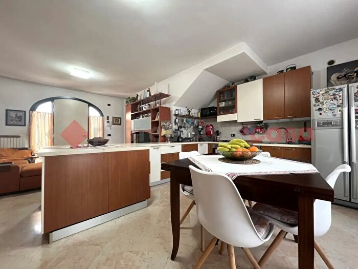 Appartamento con 5 locali in vendita in Via Nuova, Isola Rizza