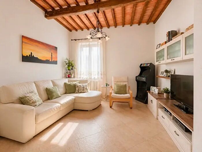 Appartamento con 5 locali in vendita in Strada degli Agostoli, Siena