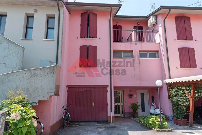 Casa con 6 locali in vendita in Ravenna