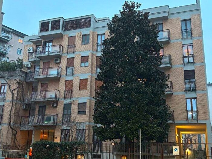 Appartamento trilocale in affitto in Via Sirte, Solari, Milano