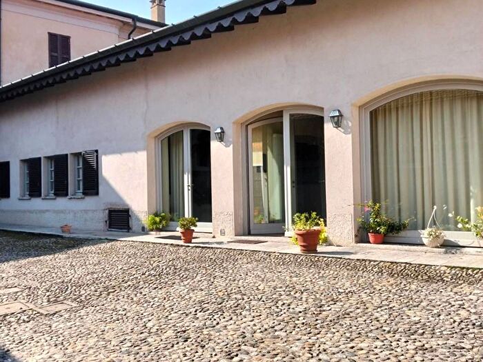 Casa trilocale in affitto in Via Guglielmo Marconi, Centro, Ispra