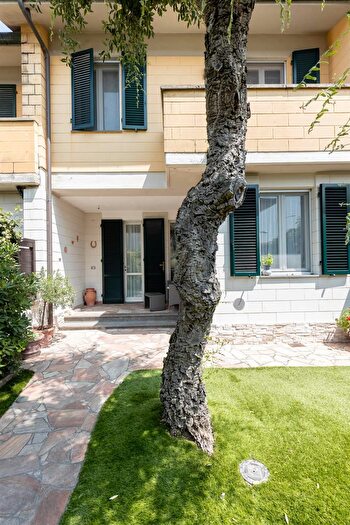 Casa con 6 locali in vendita in Via Volta, Ponsacco