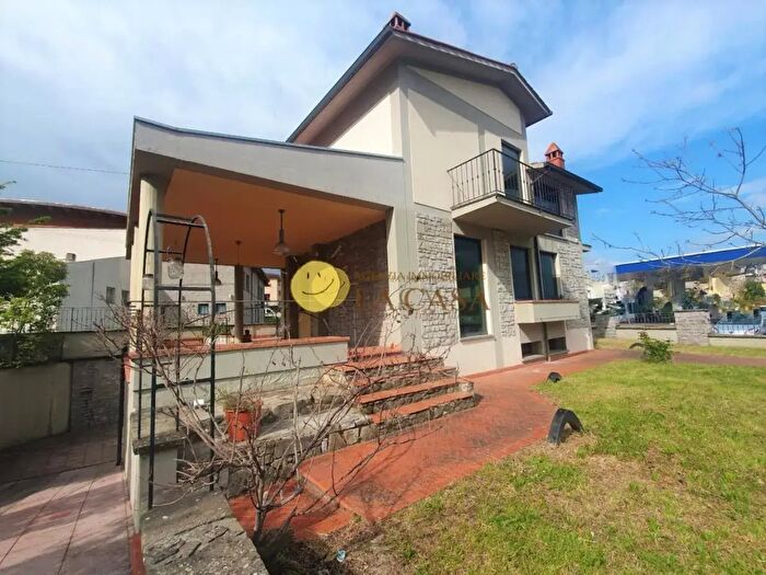 Casa con 5 locali in vendita in Figline e Incisa Valdarno