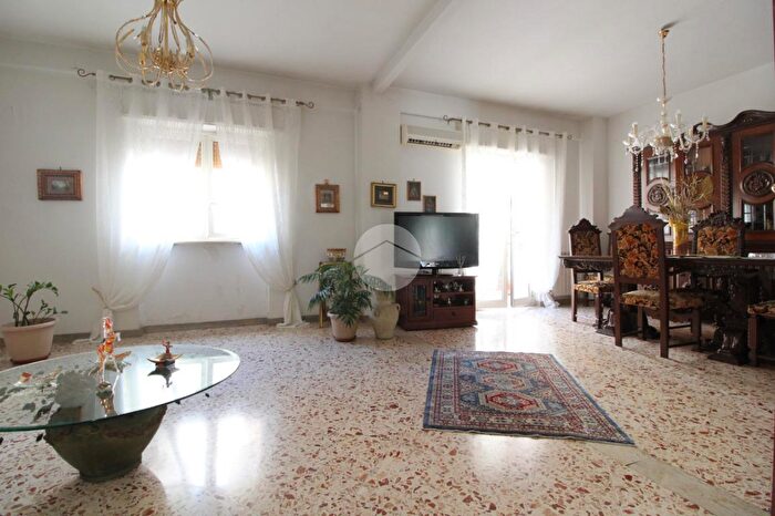 Appartamento con 5 locali in vendita in Via Bernardo Bonaiuto, Palermo