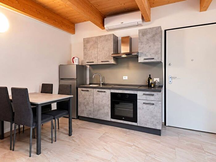 Appartamento bilocale in affitto in Via Monte San Genesio, Dergano, Milano