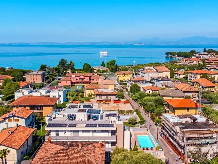 Appartamento trilocale in vendita in Via Galvani, Bardolino