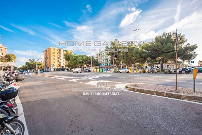 Appartamento con 5 locali in vendita in Piazza Leonardo da Vinci, Genova