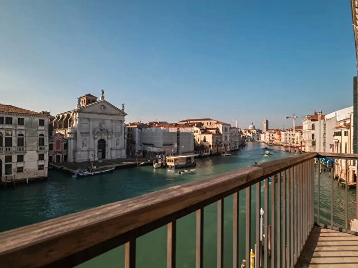 Appartamento con 12 locali in vendita in Venezia