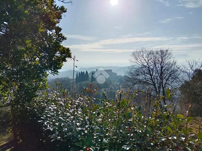 Casa con 6 locali in vendita in Strada di Roccalvecce, Viterbo