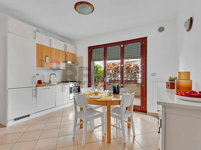 Appartamento trilocale in vendita in Via Severini, Milano
