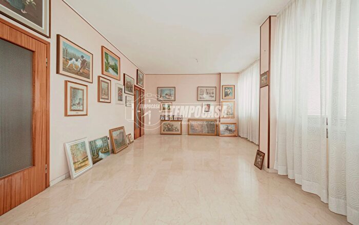 Appartamento trilocale in vendita in Viale Giuseppe Mazzini, Vigevano