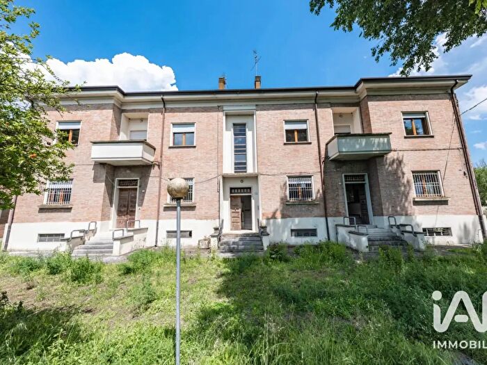 Casa con 16 locali in vendita in Via Buriona, Argenta