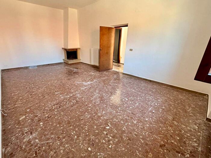 Appartamento con 5 locali in affitto in Via America, Centro, Avezzano