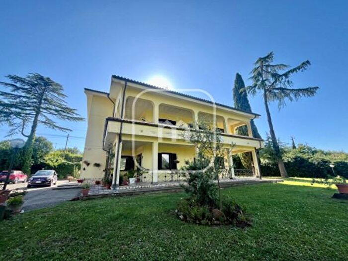 Casa con 6 locali in vendita in Via Castel Paterno, Faleria