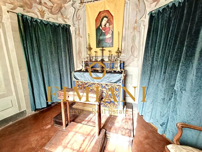 Appartamento con 16 locali in vendita in Borgo Santa Croce, Firenze