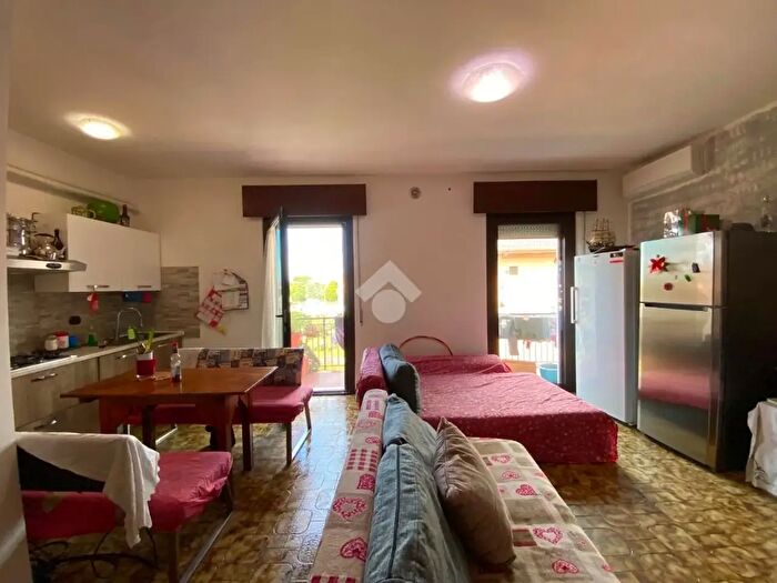 Appartamento trilocale in vendita in Via Tiziano, Nogarole Rocca