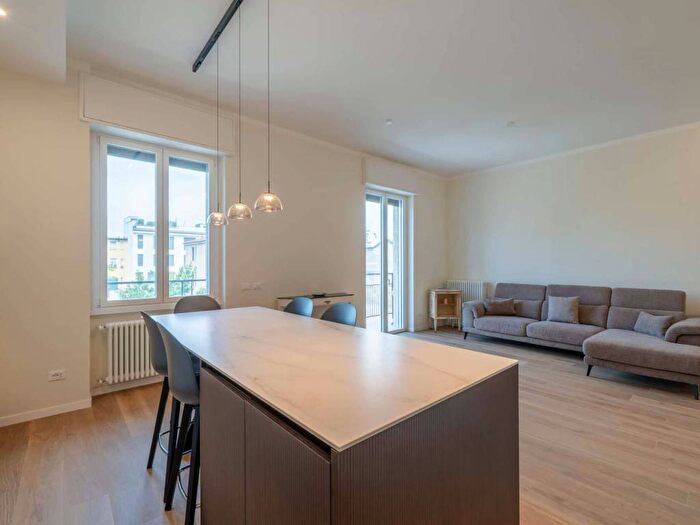 Appartamento trilocale in affitto in Via Molino delle Armi, Ticinese, Milano