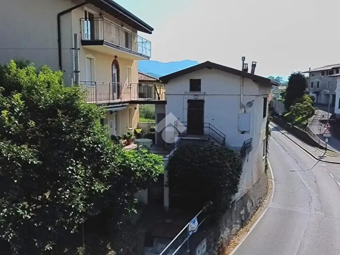 Casa trilocale in vendita in Via Tolari, Gandosso
