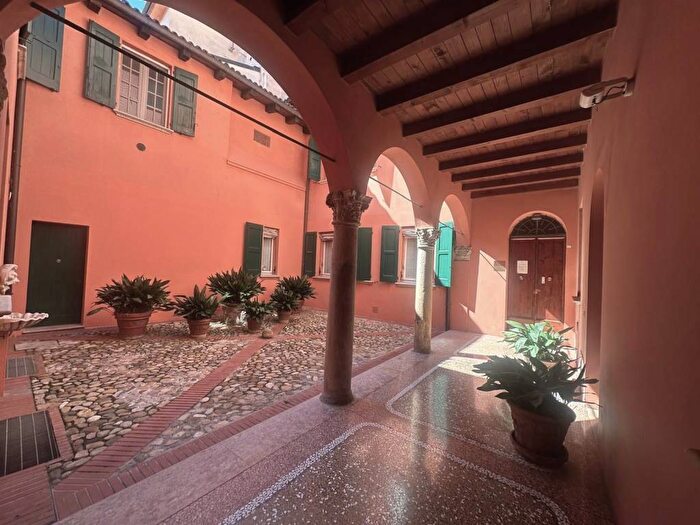 Appartamento trilocale in affitto in Santo Stefano, Bologna