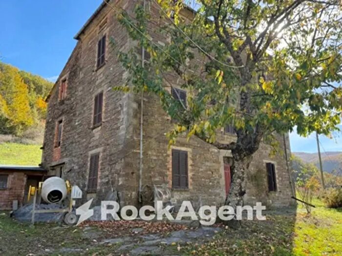 Casa con 6 locali in vendita in Bardi