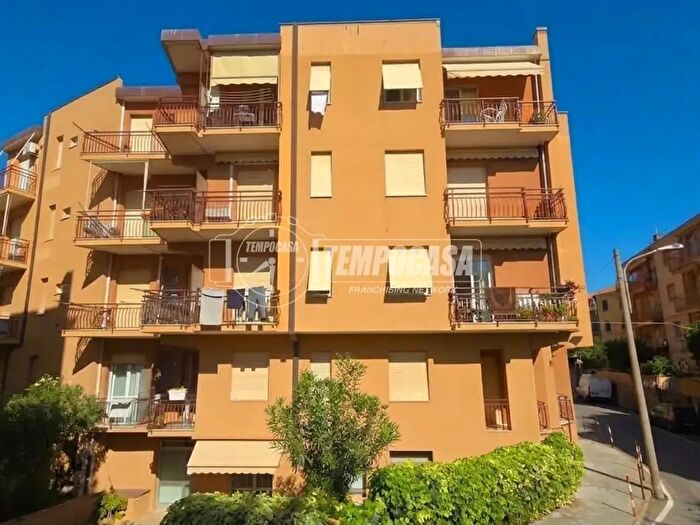 Appartamento bilocale in vendita in Via Barabina d, Finale Ligure