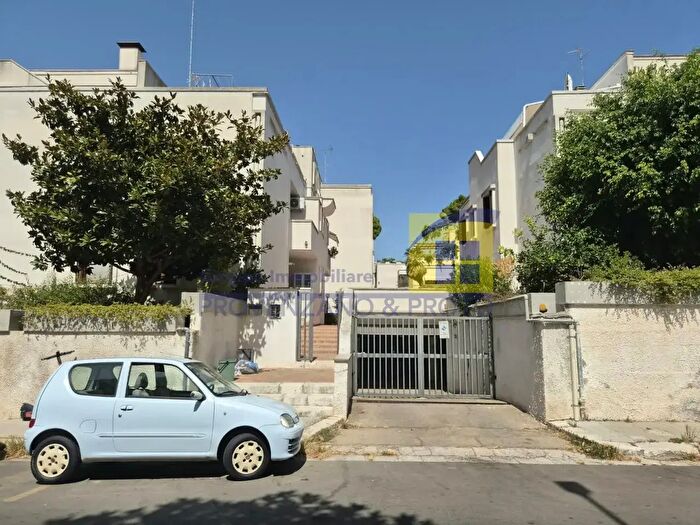 Appartamento quadrilocale in vendita in Via Ruggero Flores, Brindisi