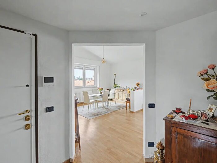 Appartamento con 8 locali in vendita in Via Piave, Varese