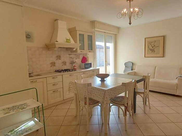 Appartamento trilocale in affitto in Via Roma Capitale, Lido di Camaiore, Camaiore