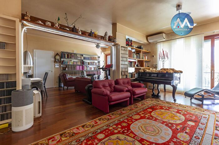 Appartamento con 5 locali in vendita in Via Domenico Paoli, Pesaro