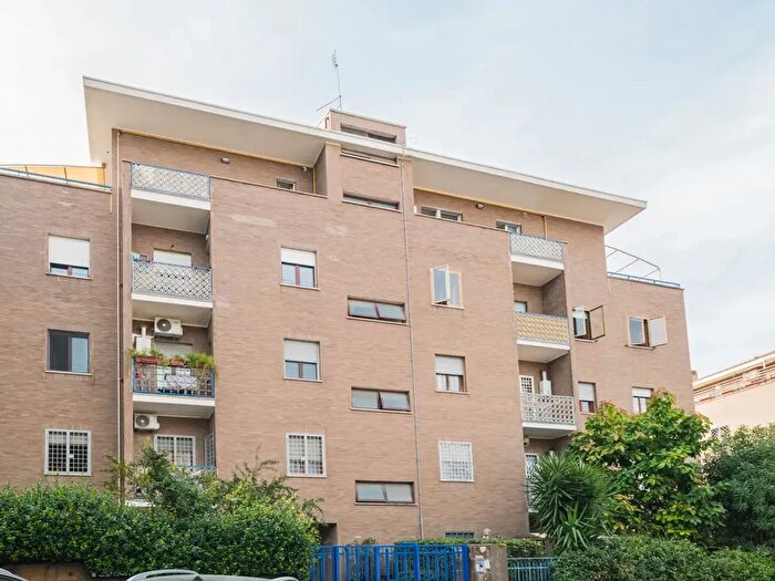 Appartamento con 7 locali in vendita in Via Luigi Gherzi, Roma