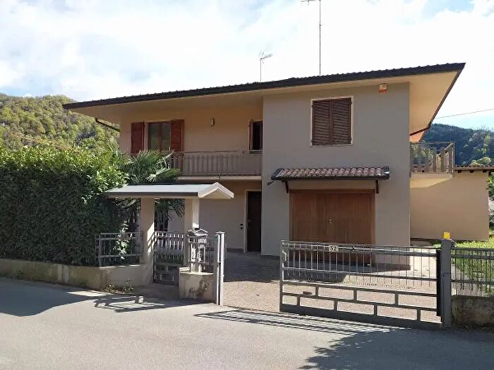 Casa con 5 locali in vendita in Via Vago, Zandobbio