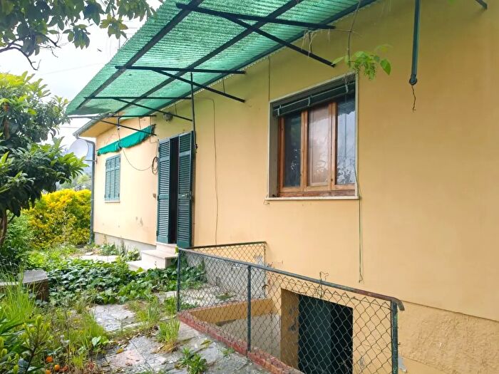 Casa con 5 locali in vendita in Pietrasanta