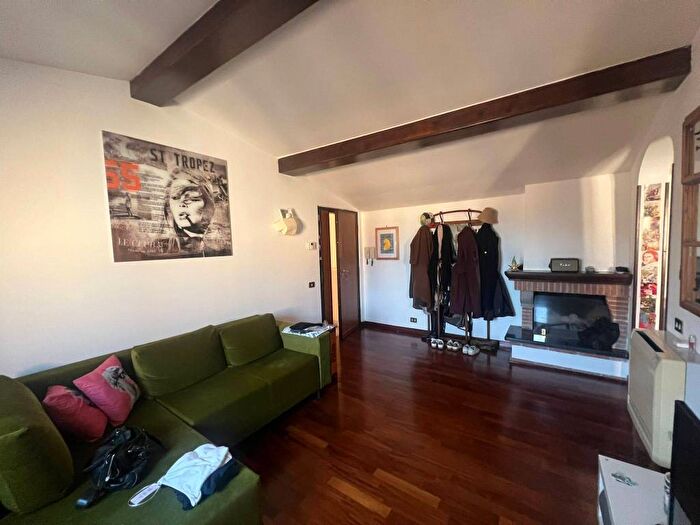 Appartamento trilocale in affitto in Via Luciano Manara, Trastevere, Roma