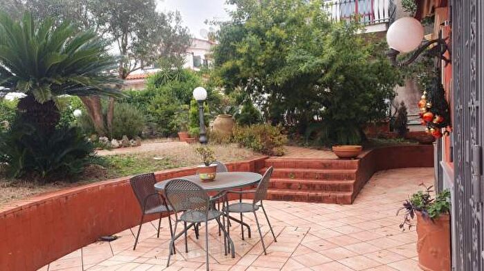 Casa quadrilocale in affitto in Via Mandracchio a Nazareth, Napoli