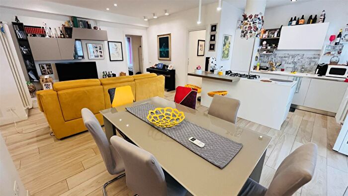 Appartamento trilocale in vendita in Viale Michelangelo, Palermo